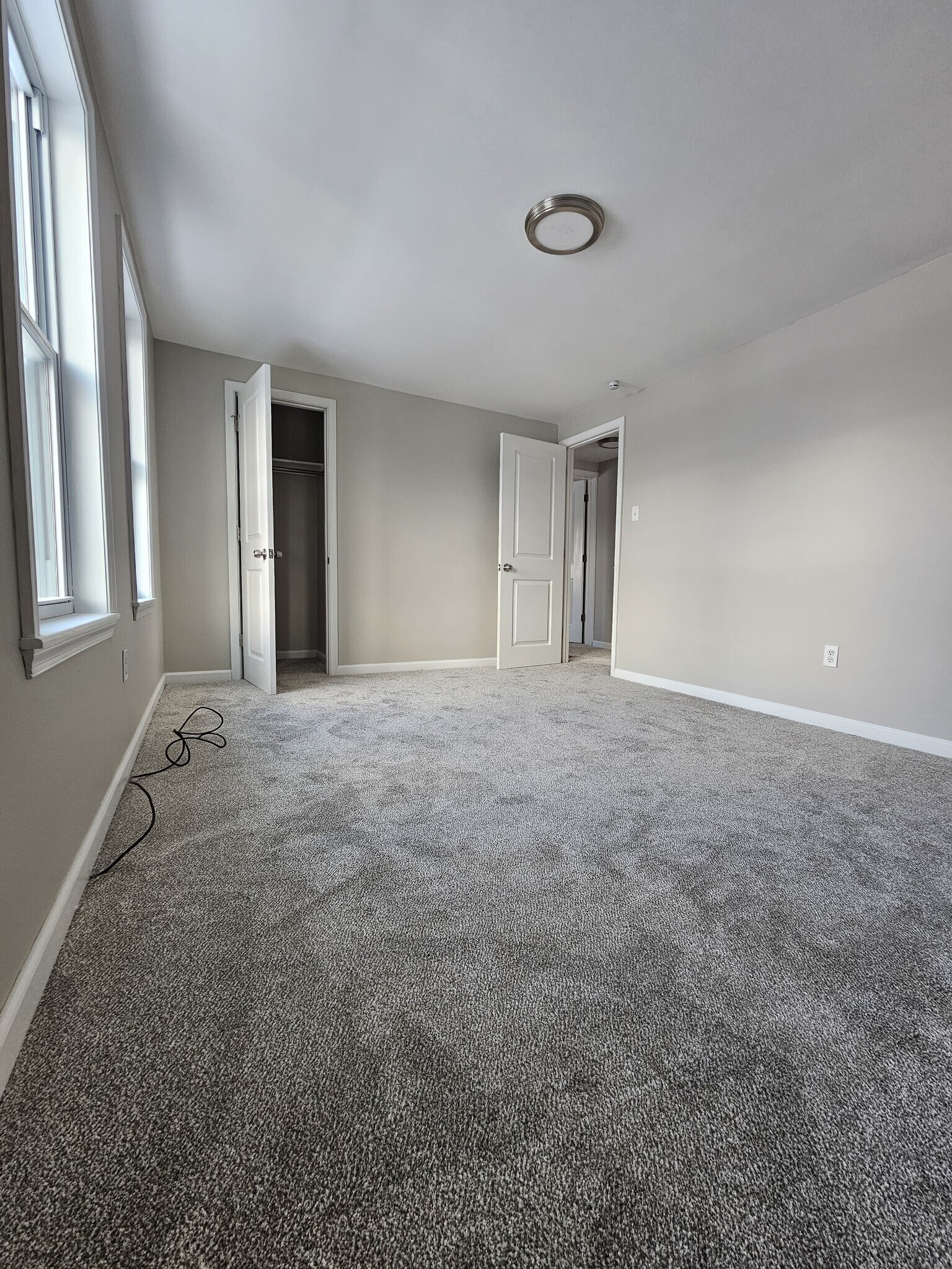 Building Photo - 1338 Main St