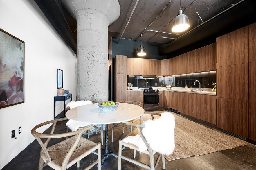 Building Photo - 1855 Industrial St