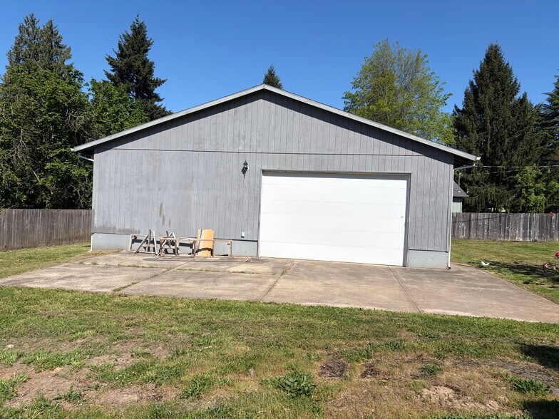 Building Photo - 15119 SE Kronberg Ave