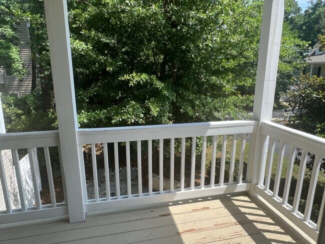 Building Photo - Beautiful Home, Mid-Island in Yacht Cove!