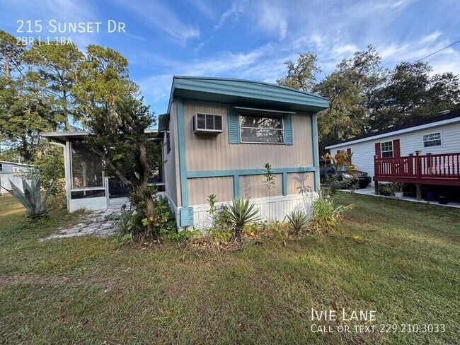 Building Photo - 215 Sunset Dr