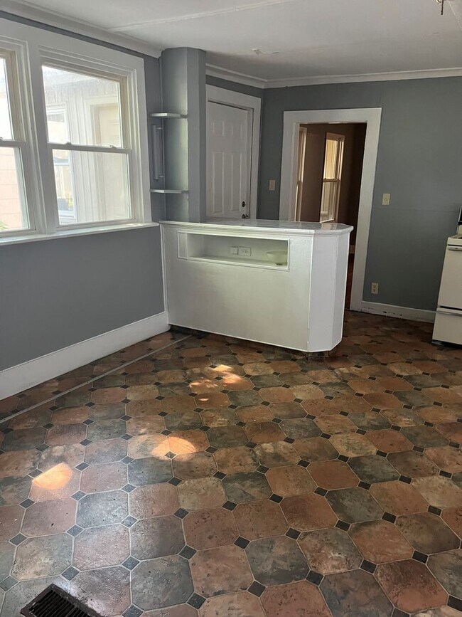 Building Photo - 610 Turtle St