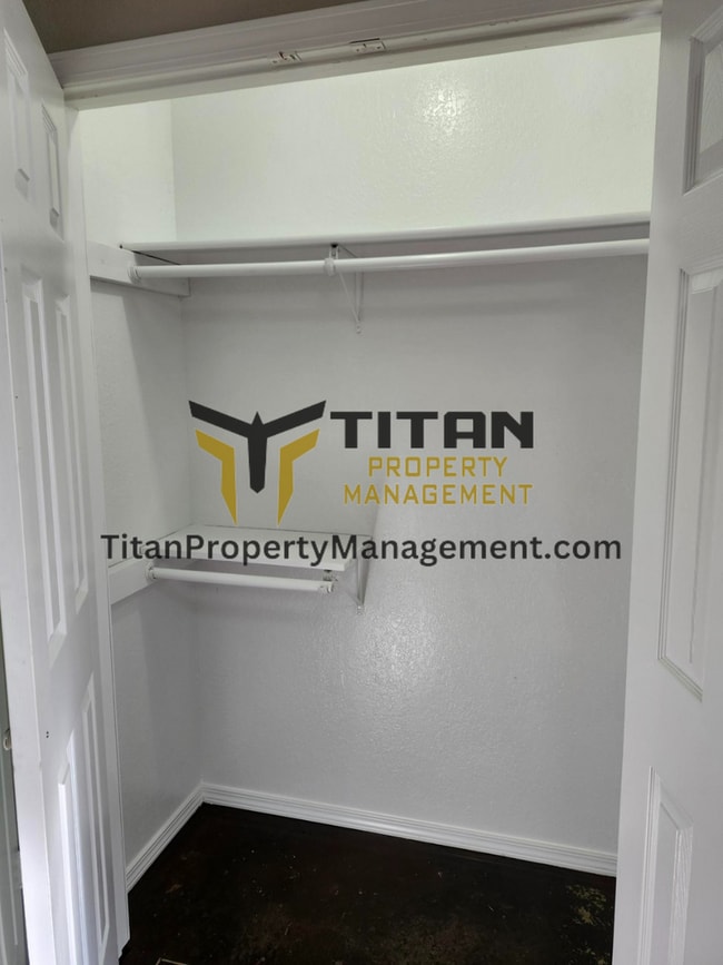 Building Photo - 3b/2b house