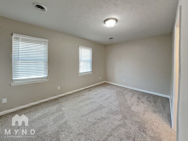 Building Photo - 461 Claircrest Dr