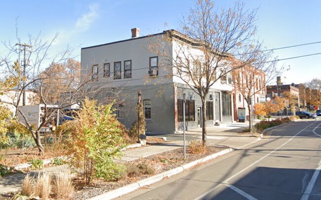 Building Photo - 708 W 26th St