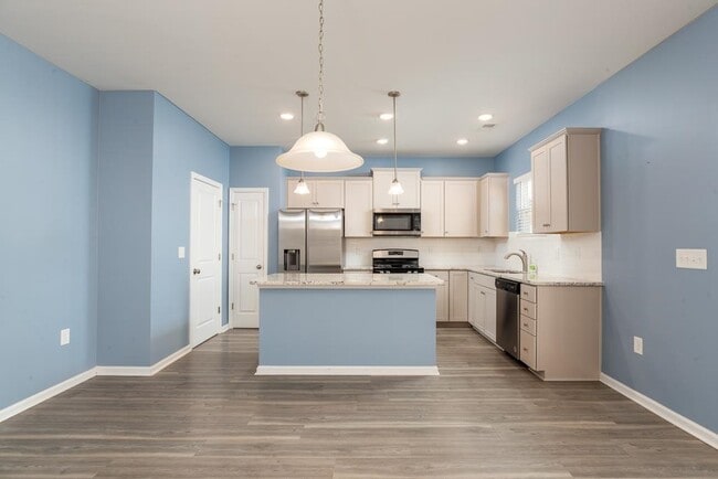 Building Photo - 5700 Redgum Dr