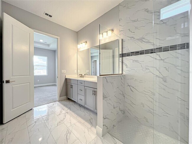 Building Photo - 13181 McMillan Dr