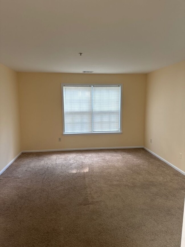 Building Photo - 414 Waterford Dr
