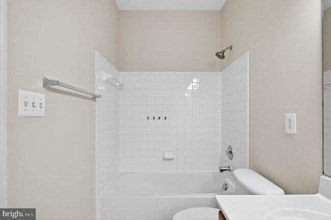 Building Photo - 42071 Pepperbush Pl