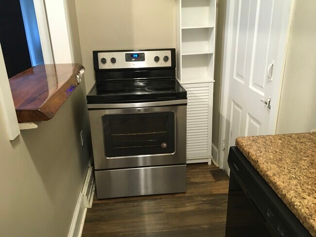 Building Photo - 312 Wayne St