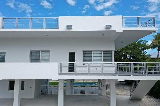 Building Photo - 229 W Seaview Cir