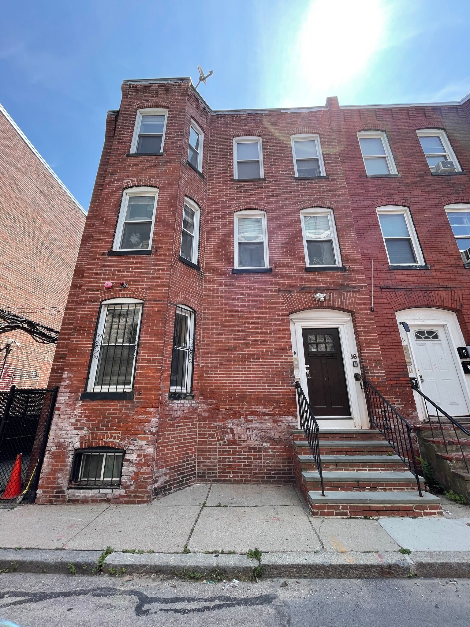 Building Photo - 16 Sewall St