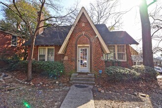 Building Photo - Live just minutes from USC, Five Points, a...