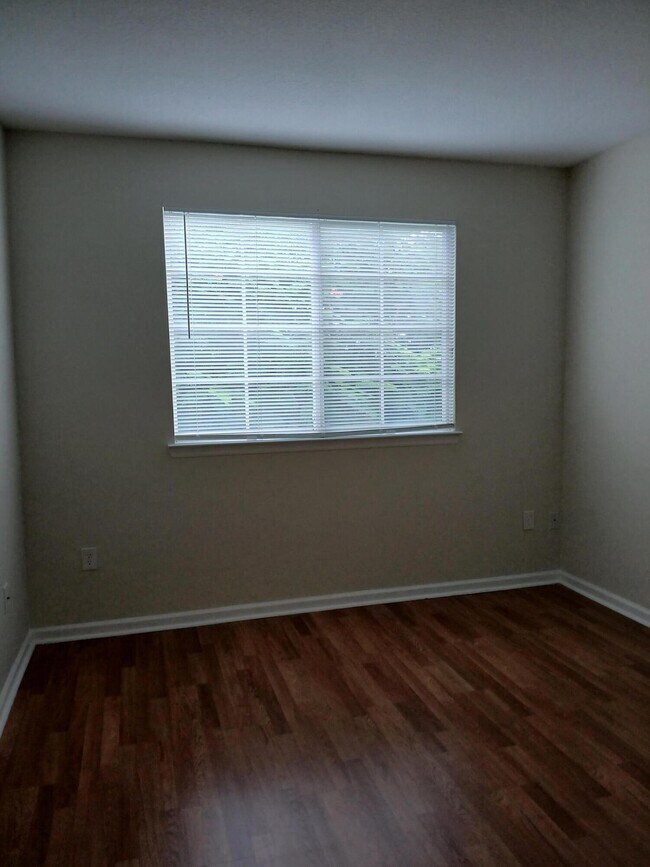 Building Photo - 9857 Baywinds Blvd