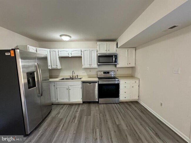 Building Photo - 5141 Pecan Dr