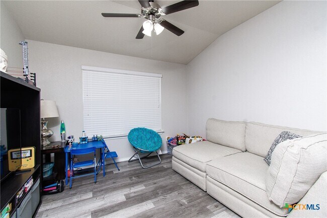 Building Photo - 705 Rowdy Dr