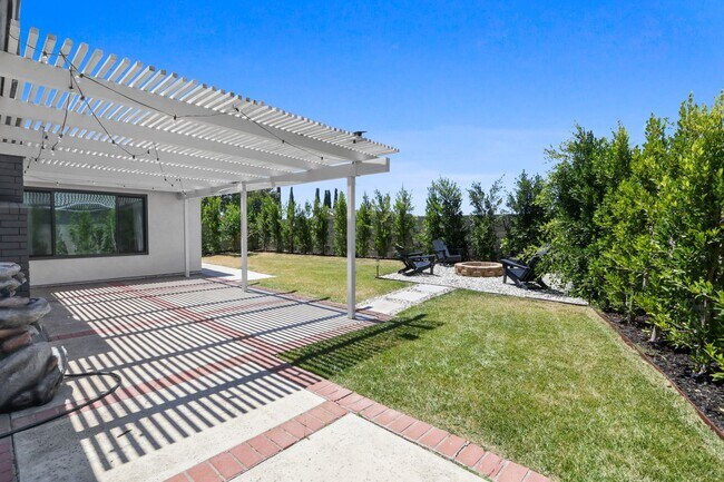 Building Photo - Renovated Lake Forest Home with Expansive Yard & Modern Finishes