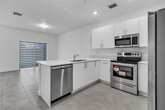 Building Photo - 260 SW 159th Way