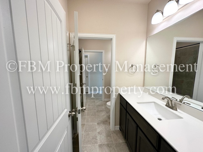 Building Photo - 2809 Belmont Dr