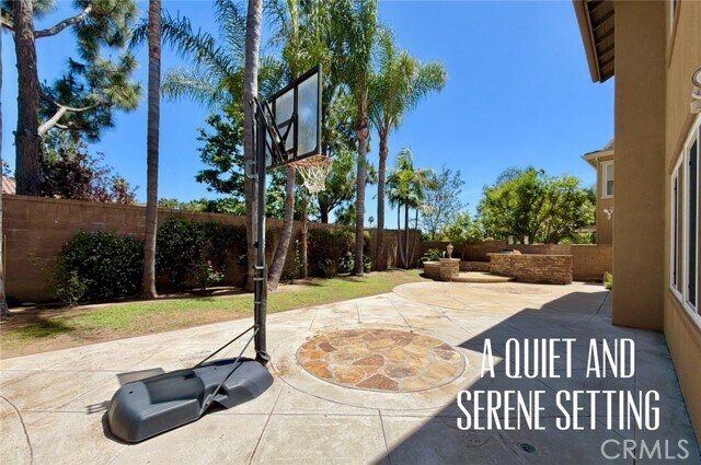 Building Photo - 2566 Pearblossom St