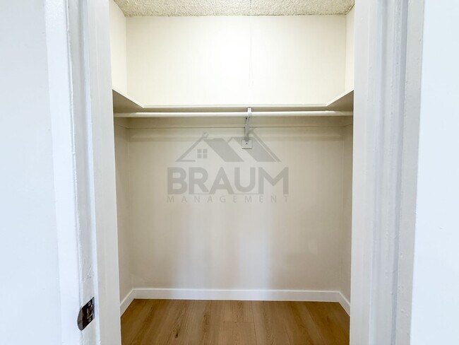 Building Photo - 13115 Oxnard St