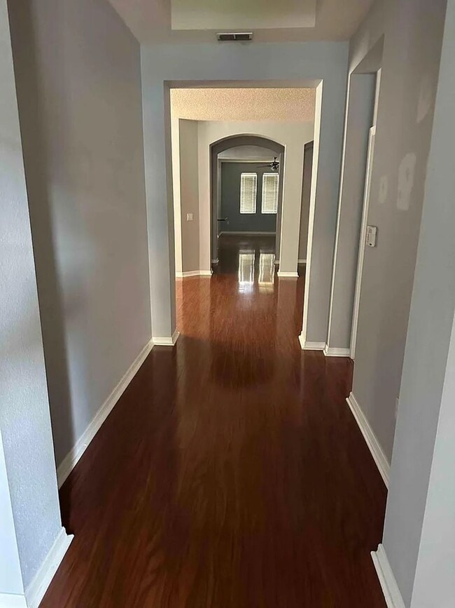 Building Photo - Elegant 4-bedroom 3-bathroom Home in Windermere