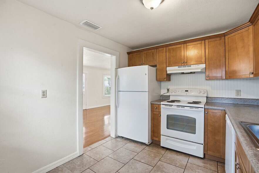 Building Photo - 409 Lebeau St