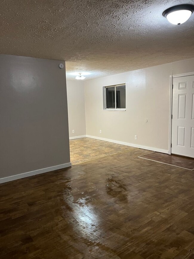 Building Photo - 3 Bedroom Home in St. Albans