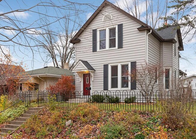 Building Photo - Stunning 3 Bedroom 1 Bathroom Single Family Home in St. Paul! Apply TODAY!