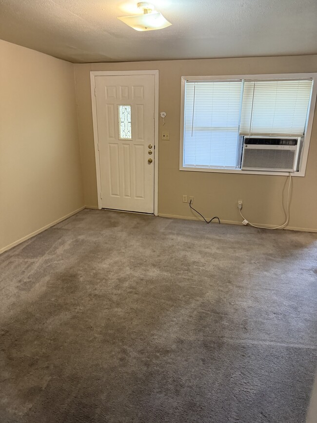 Building Photo - 182 Garrett Dr