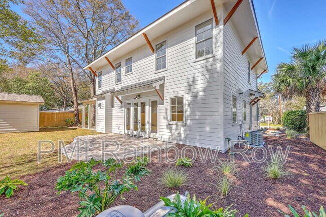 Building Photo - 755 Adluh St