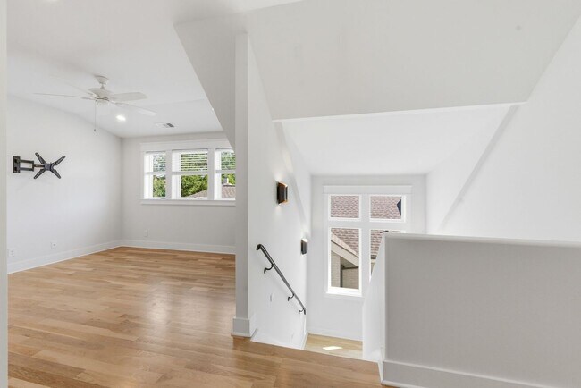 Building Photo - 2801 27th Ave S