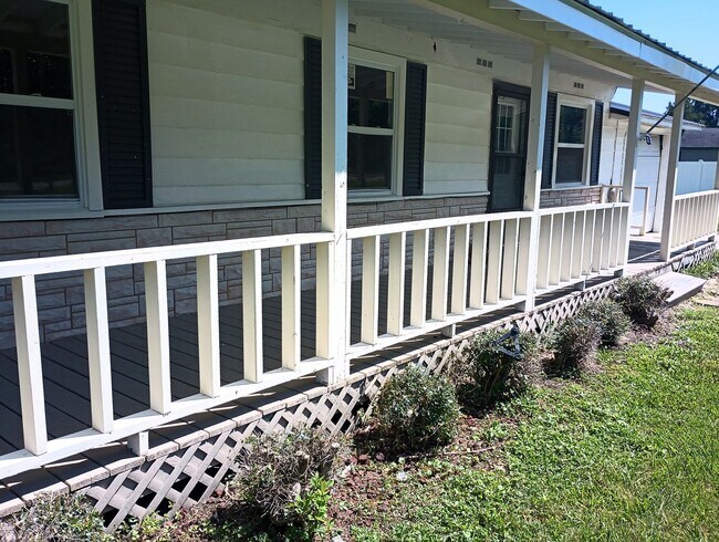 Building Photo - TERRIFIC STARTER HOME in Hartselle!