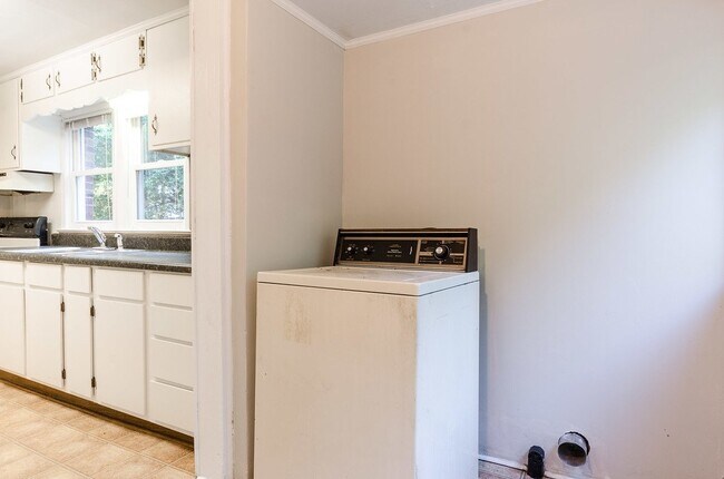 Building Photo - 1233 Cheshire Ave