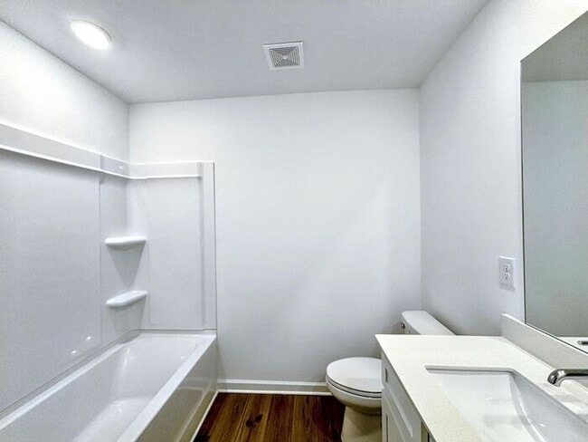 Building Photo - 4-Bedroom Home with Scenic Views and Conve...
