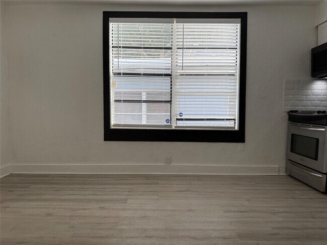 Building Photo - 1947 Madison St