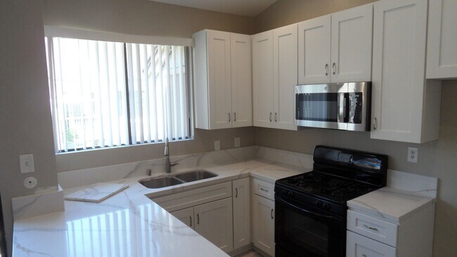 Building Photo - 10520 Lakeside Dr N