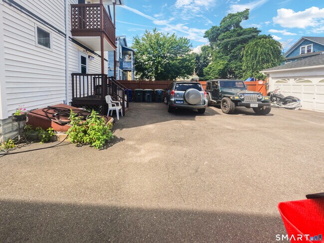 Building Photo - 532 Carroll Ave