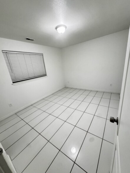 Building Photo - 421 E St NE