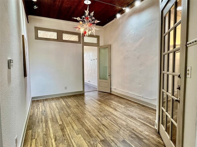 Building Photo - 117 S Elm St
