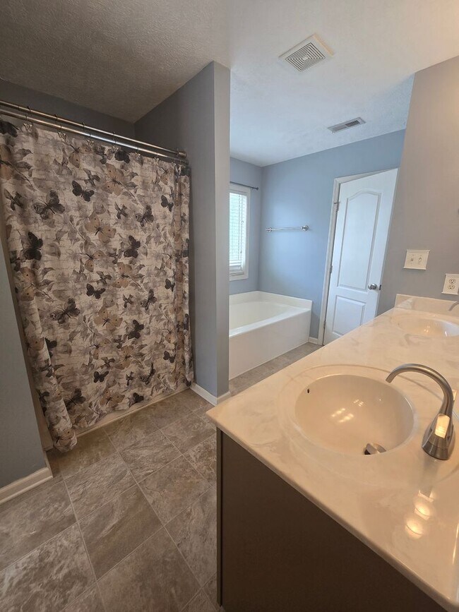 Building Photo - New Listing!!!