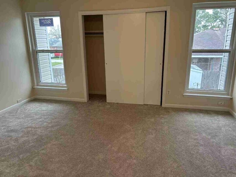 Building Photo - 3731 Bunker Hill Dr