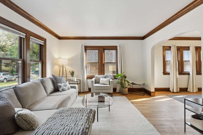 Building Photo - Charming 3-Bed Duplex in Vibrant Minneapolis Neighborhood