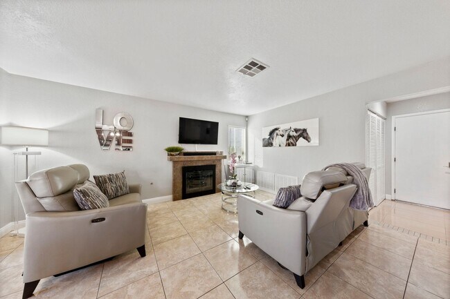 Building Photo - Fully furnished gorgeous Silverado Ranch home!