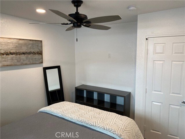 Building Photo - 723 N Quince Ave