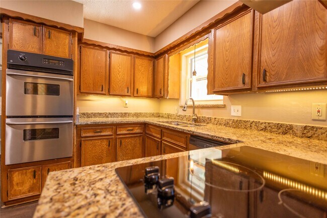 Building Photo - 27245 Kane Ln