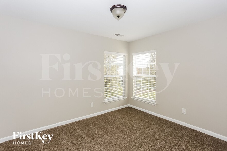 Building Photo - 6100 Ironwood Ct