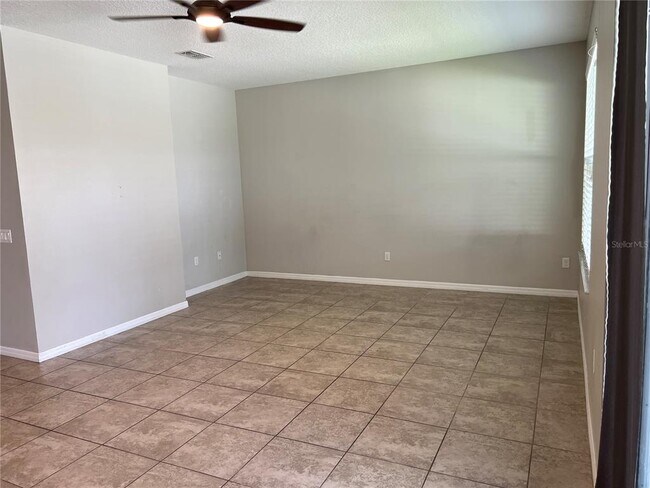 Building Photo - 4850 Poolside Dr