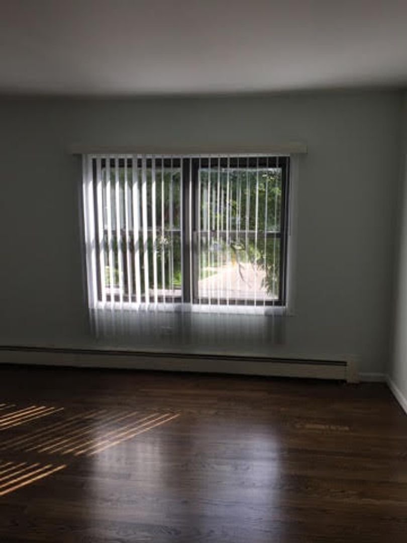 Building Photo - 7632 S Stewart Ave