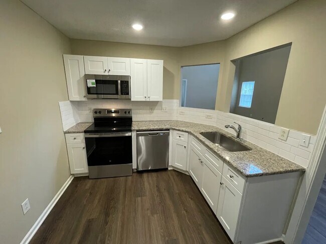 Building Photo - 171 Golding Dr